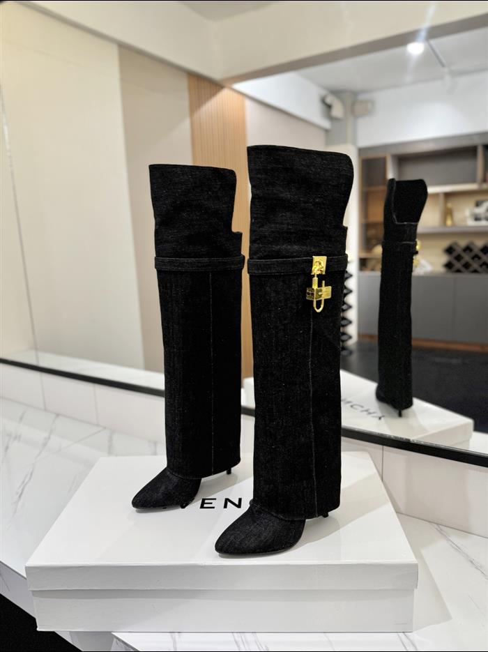 20251128174450587 590